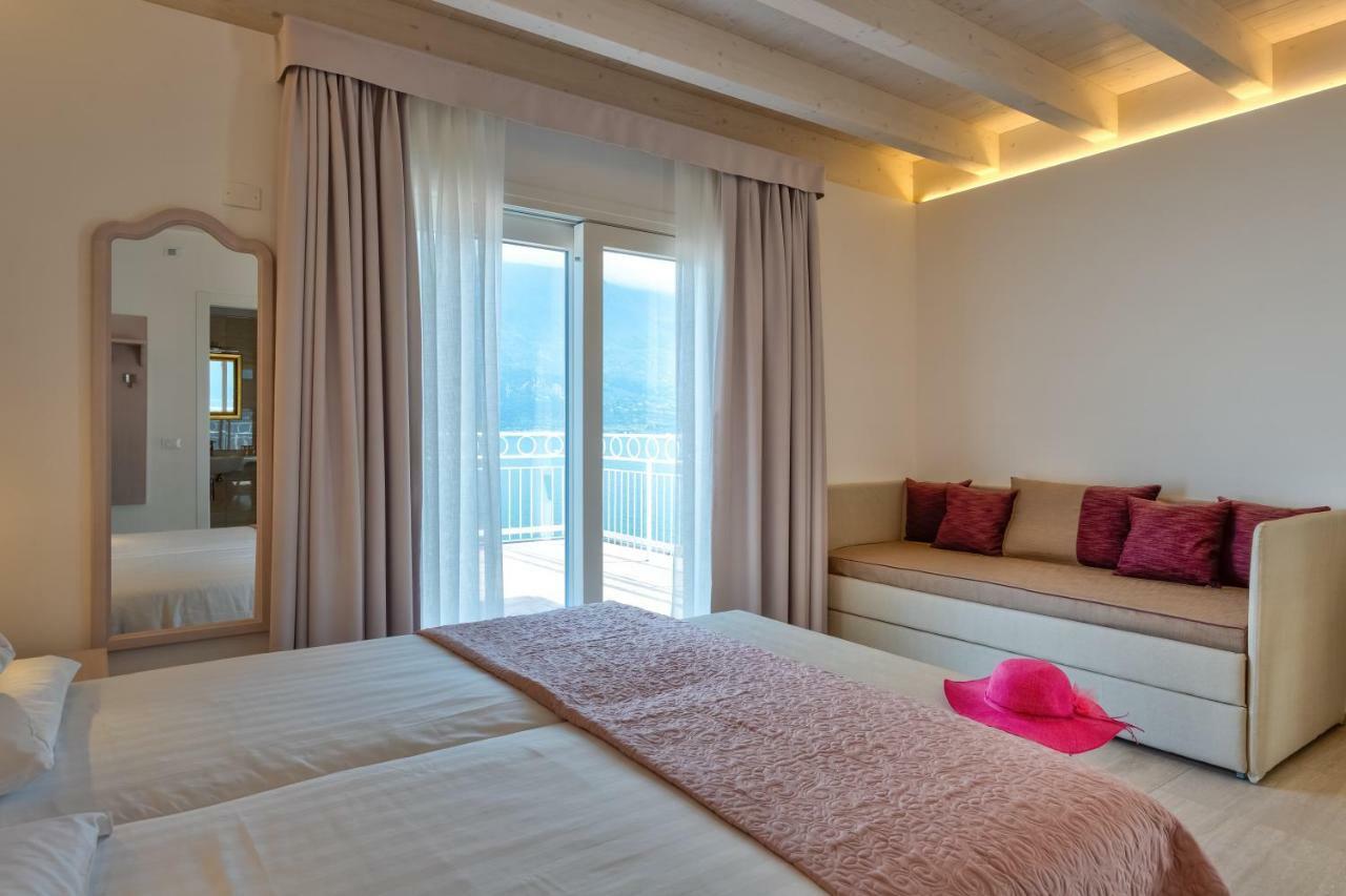 Hotel Riviera Panoramic Green Resort Limone sul Garda Exterior photo
