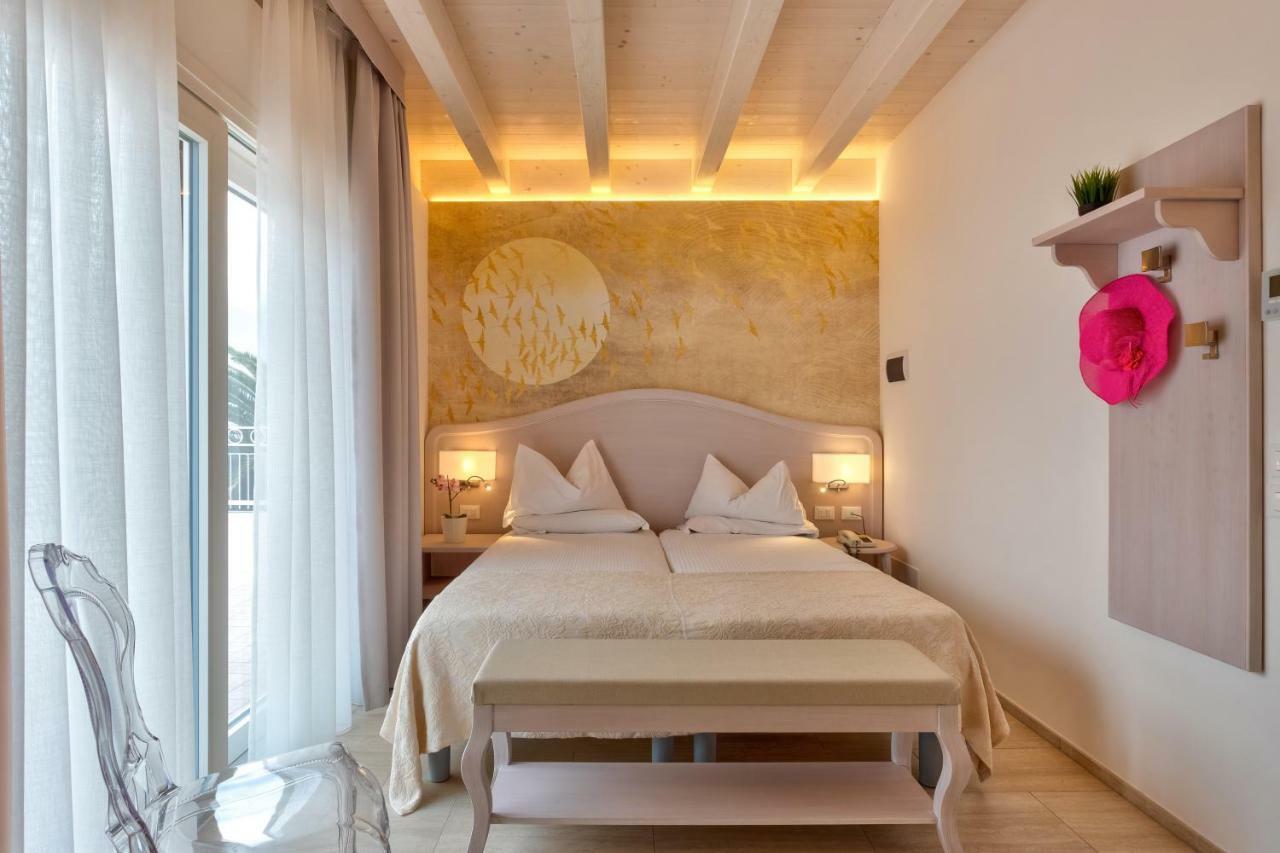 Hotel Riviera Panoramic Green Resort Limone sul Garda Exterior photo